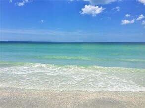 106 Sun Isle Cir in Treasure Island, FL - Building Photo - Building Photo