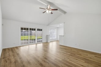 6011 Bankside Dr in Houston, TX - Building Photo - Building Photo