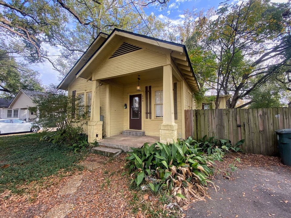 608 9th St in Lake Charles, LA - Building Photo