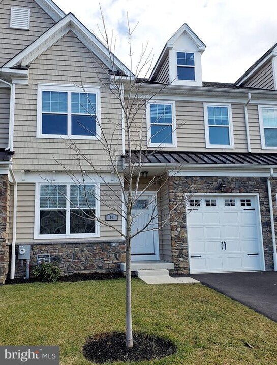 14 Ella Cir in Huntingdon Valley, PA - Foto de edificio