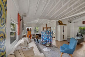 122 Florida Ave in Coral Gables, FL - Foto de edificio - Building Photo