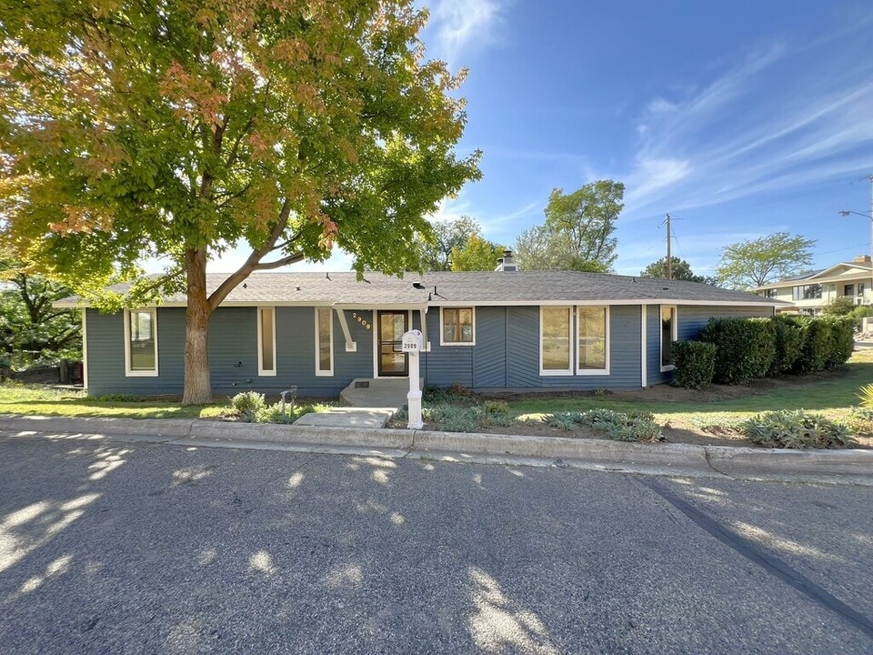 2909 N Hillway Dr in Boise, ID - Foto de edificio