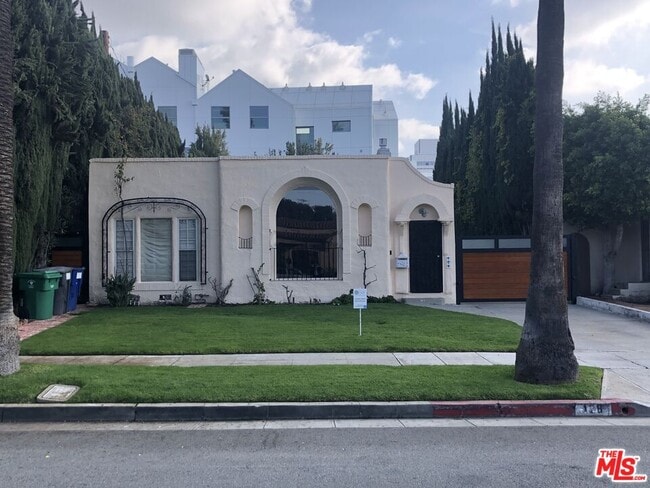 128 S Carson Rd in Beverly Hills, CA - Foto de edificio - Building Photo