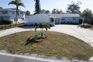 1897 Dolphin Blvd S in St. Petersburg, FL - Building Photo