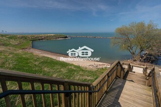 3872 S Lake Dr in St. Francis, WI - Building Photo - Building Photo