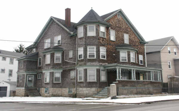 2152 S Main St in Fall River, MA - Foto de edificio