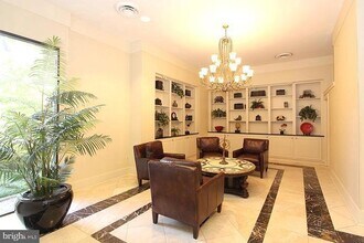 5300 Holmes Run Pkwy, Unit PH18 in Alexandria, VA - Building Photo - Building Photo