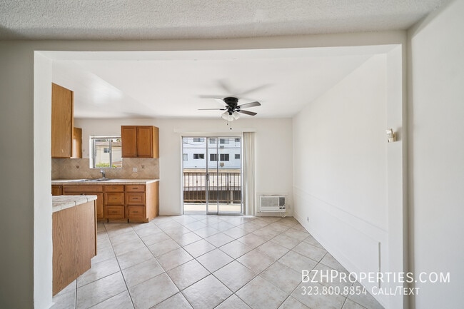 1220 N Ogden Dr in West Hollywood, CA - Building Photo - Building Photo