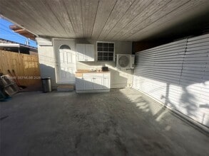 666 W 17th St in Hialeah, FL - Building Photo - Building Photo