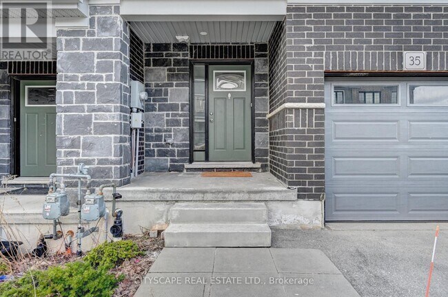 35 Woodedge Cir in Kitchener, ON - Building Photo - Building Photo