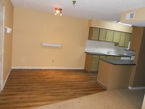 927 Emery Rd, Unit #B102 in Lawrence, KS - Building Photo - Building Photo
