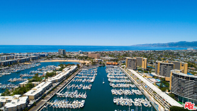 4314 Marina City Dr in Marina Del Rey, CA - Building Photo - Building Photo