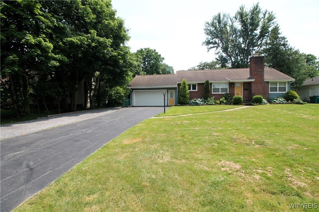 8709 Nottingham Terrace in Buffalo, NY - Building Photo