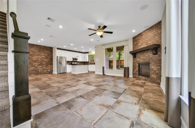 property at 25 Heirloom Garden Pl