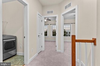 13693 Neil Armstrong Ave, Unit 4E in Herndon, VA - Building Photo - Building Photo