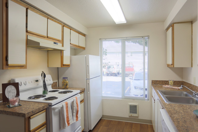 New Heritage Apartments in Albany, OR - Building Photo - Interior Photo