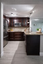 2311 S Cypress Bend Dr in Pompano Beach, FL - Building Photo - Building Photo