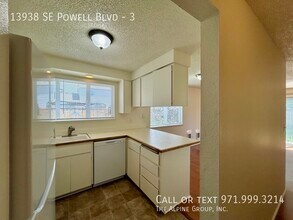 13938 SE Powell Blvd in Portland, OR - Building Photo - Building Photo