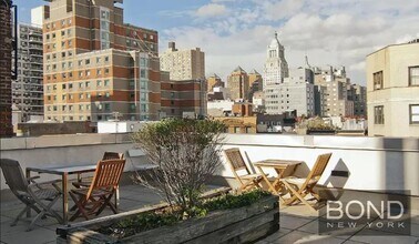 19 St Marks Pl in New York, NY - Building Photo - Building Photo