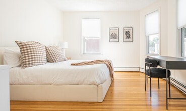 34 White Pl, Unit 3 in Brookline, MA - Building Photo - Building Photo