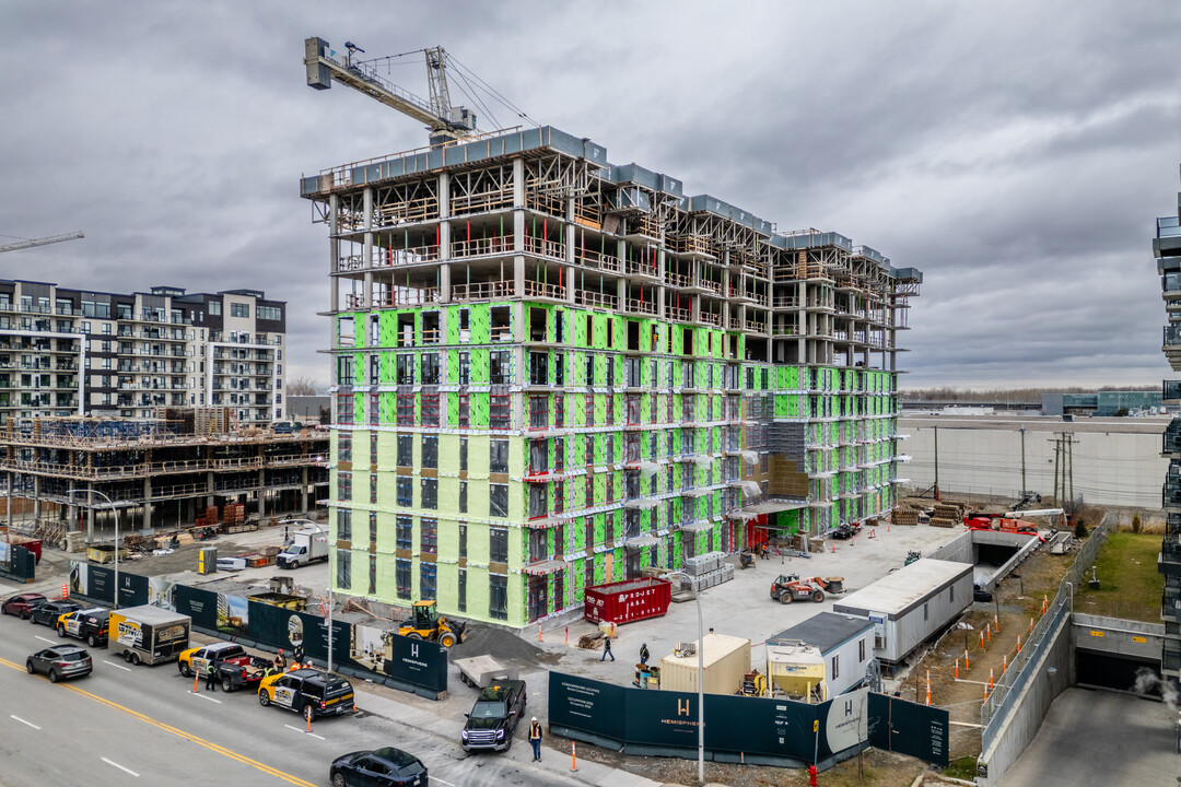 Hemisphere in Pointe-claire, QC - Building Photo