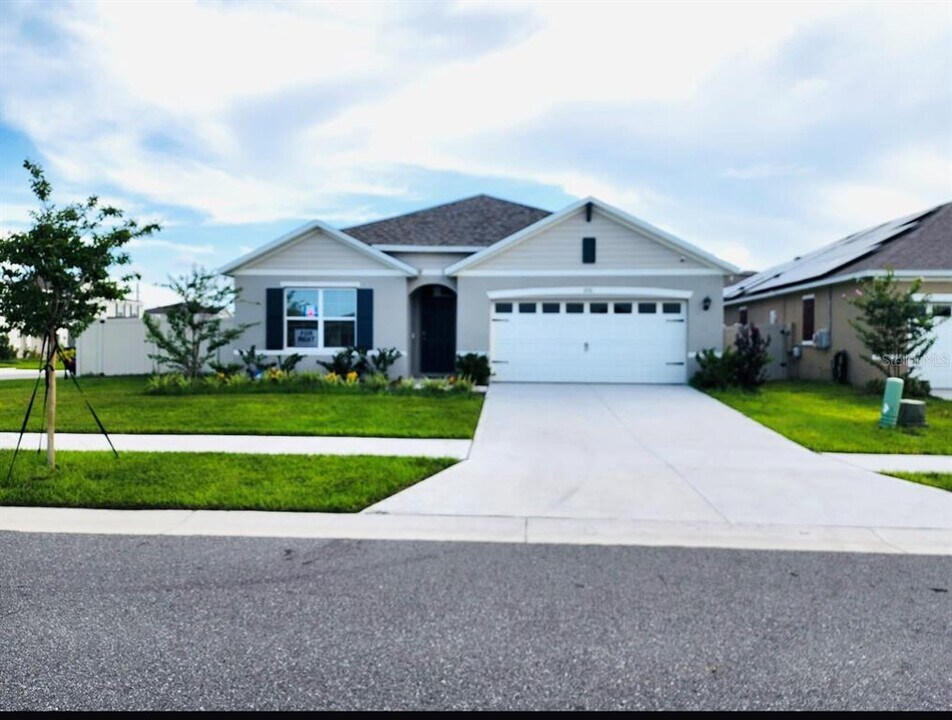 1051 Griffon Ave in Lake Alfred, FL - Building Photo