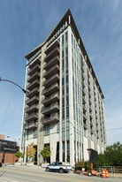 740 W Fulton St, Unit 804 in Chicago, IL - Building Photo