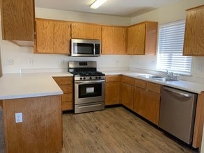 326 W Sierra Ave in Kingsburg, CA - Building Photo - Building Photo