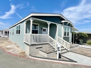 34 Elm Via in Anaheim, CA - Building Photo - Building Photo