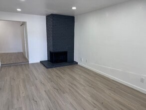 403 Elizabeth Way in Woodland, CA - Building Photo - Building Photo