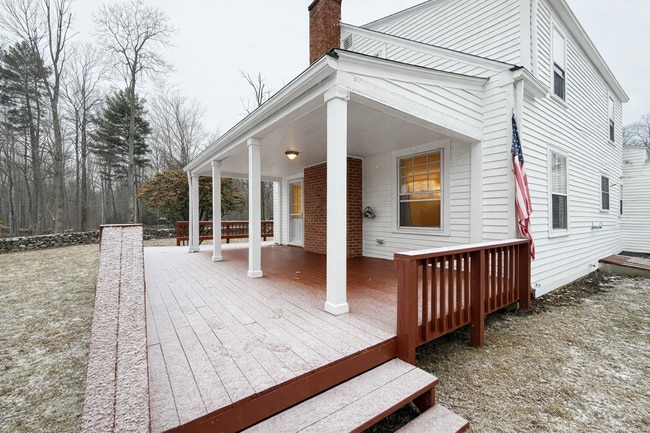 329 N Eagleville Rd in Mansfield, CT - Building Photo - Building Photo