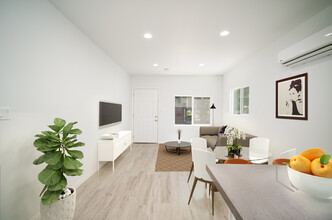 Windsor Place in Los Angeles, CA - Building Photo - Building Photo