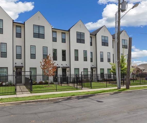 4808 San Jacinto St in Dallas, TX - Building Photo