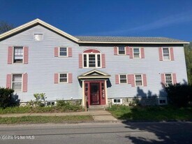 461 N Main St in Gloversville, NY - Building Photo