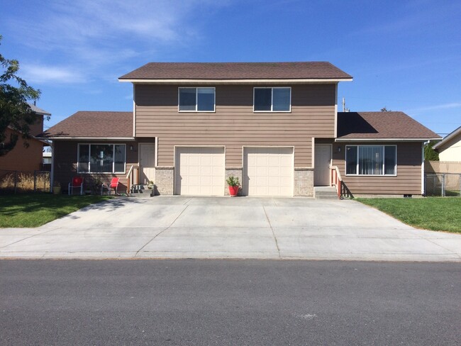 property at 1320 W Lakeside Dr