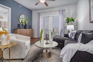 Freestone Cresta Bella in San Antonio, TX - Building Photo