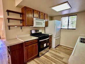 1747 Kings Dr in Paso Robles, CA - Building Photo - Building Photo