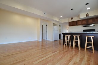 23 Weitz St in Boston, MA - Foto de edificio - Building Photo