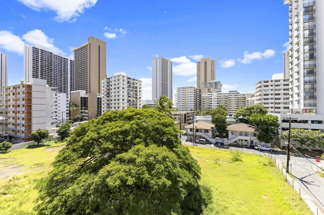 249 Long Island St in Honolulu, HI - Building Photo - Building Photo