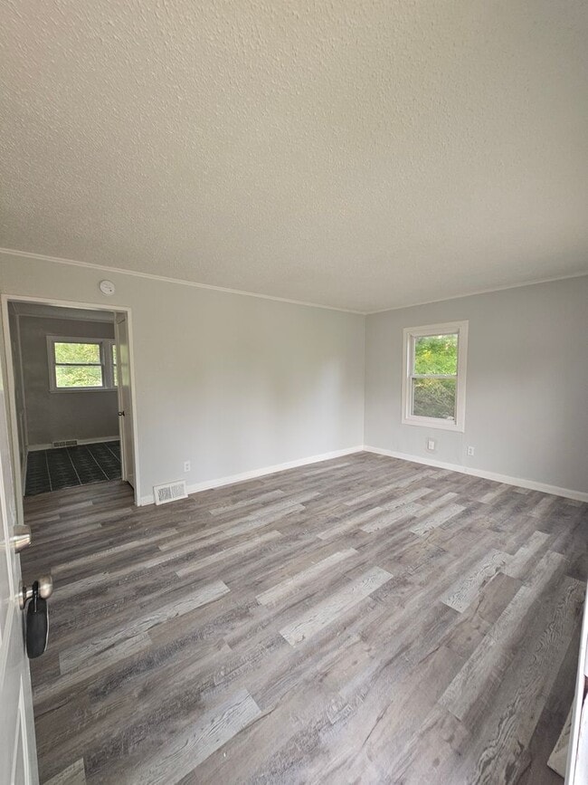 property at 421 W 11th St