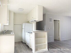 1642 Barry Ave, Unit 5 in Los Angeles, CA - Building Photo