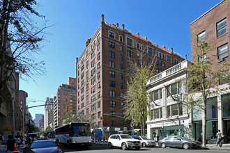 14-16 E 75th St in New York, NY - Building Photo - Building Photo