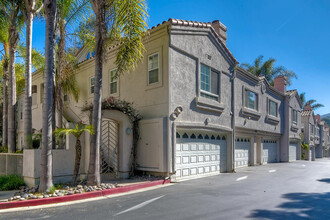 2872 Torrey Pines Rd in San Diego, CA - Building Photo - Building Photo