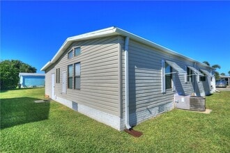 561 Dolphin Cir in Sebastian, FL - Building Photo - Building Photo