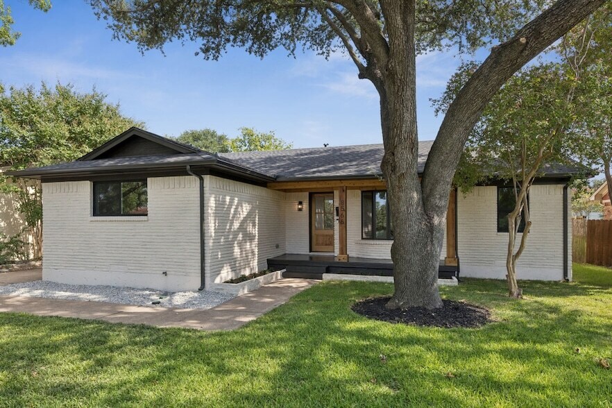 8566 Sweetwood Dr, Unit 2009-33 in Dallas, TX - Building Photo