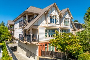 1347 Best St in White Rock, BC - Building Photo