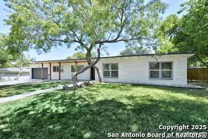 215 Shadywood Ln in San Antonio, TX - Building Photo - Building Photo