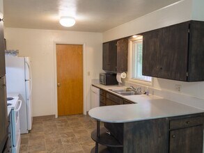 1930 NW Kings Blvd in Corvallis, OR - Building Photo - Building Photo