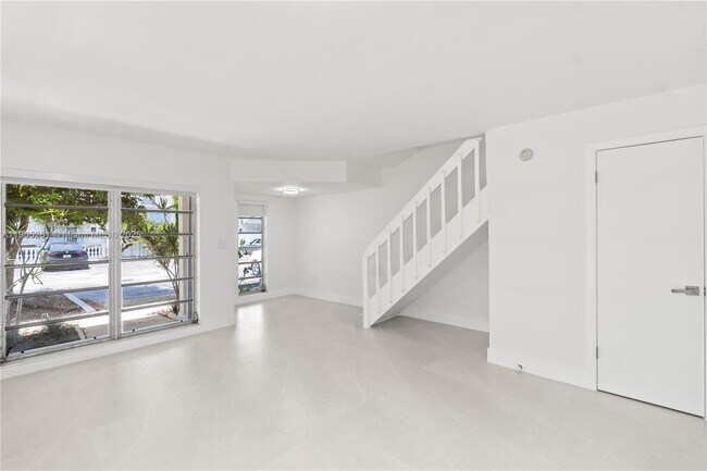 3597 SW 17th St in Miami, FL - Foto de edificio - Building Photo