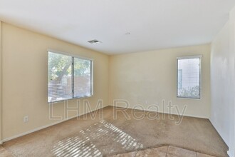 5753 W Milada Dr in Phoenix, AZ - Building Photo - Building Photo